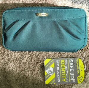 Travelon Travel Clutch Wristlet Wallet RFID Block Zip Around Forest Green NWT